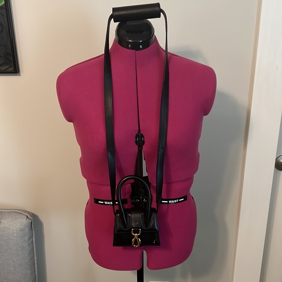 JACQUEMUS Le Chiquito Montagne Leather Handbag
OS / BLACK - Picture 4 of 4